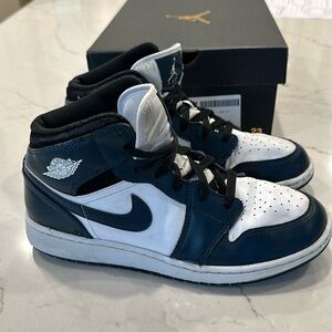 Boys Nike Air Jordan Mid